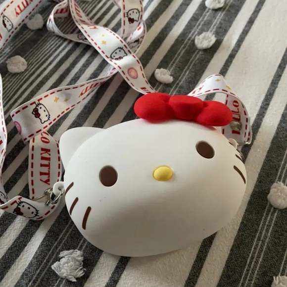 Hello Kitty Silicone small crossbody - Picture 2 of 3